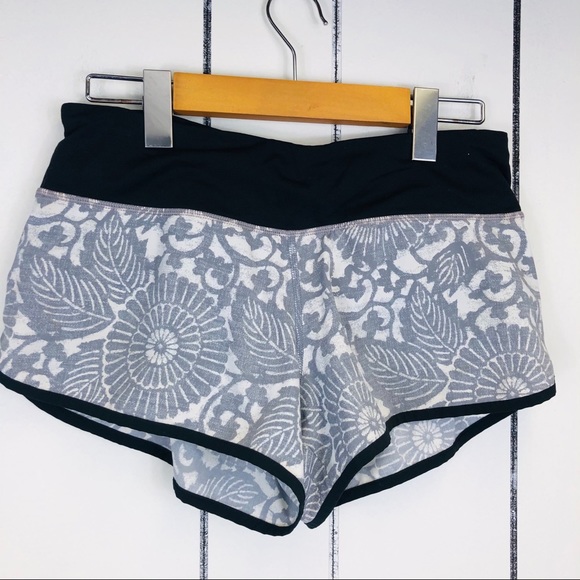 lululemon athletica Pants - Lululemon 2.5” Speed Up Shorts Sz 4